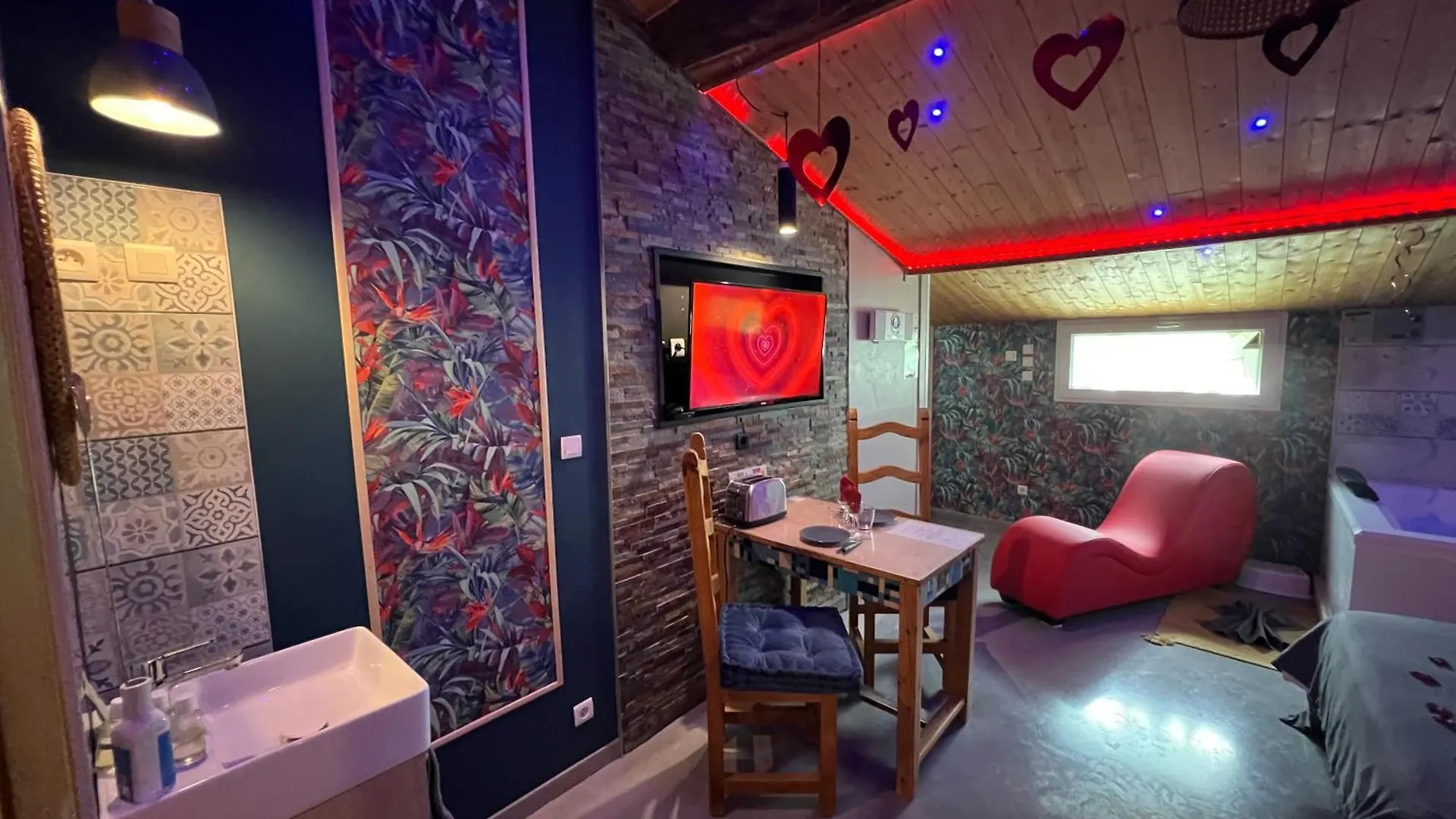A Home Love-Spa, Le Plus Luxueux Parmi Nos 2 Etablissements Montluel Bed & Breakfast