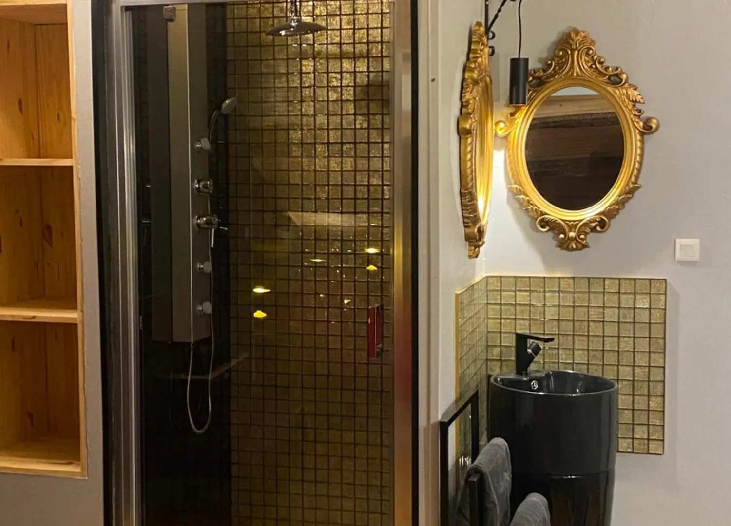 A Home Love-Spa, Le Plus Luxueux Parmi Nos 2 Etablissements Montluel 住宿加早餐酒店