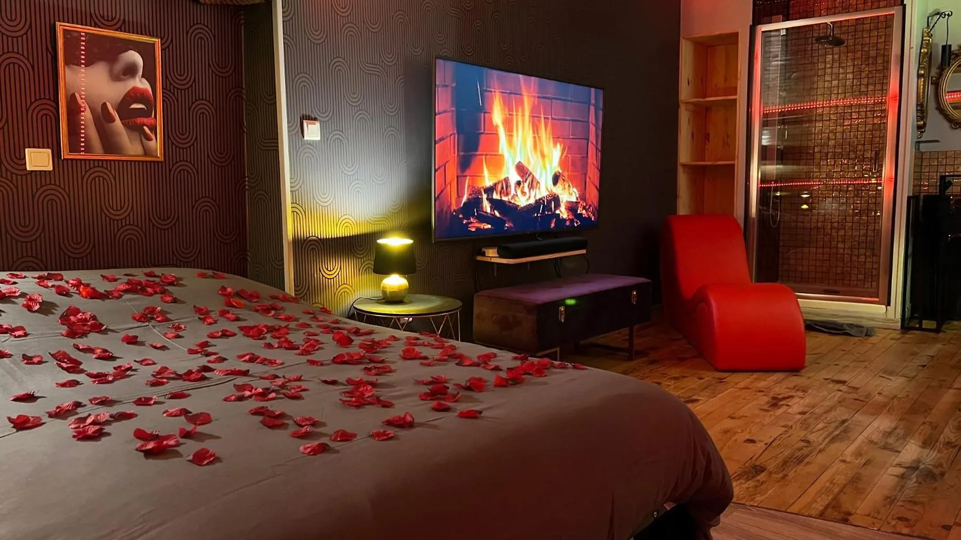 A Home Love-Spa, Le Plus Luxueux Parmi Nos 2 Etablissements Montluel