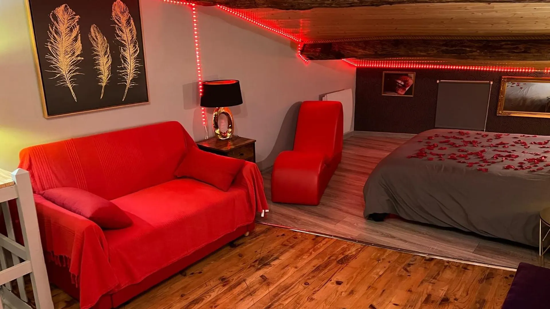 A Home Love-Spa, Le Plus Luxueux Parmi Nos 2 Etablissements Montluel 0*,